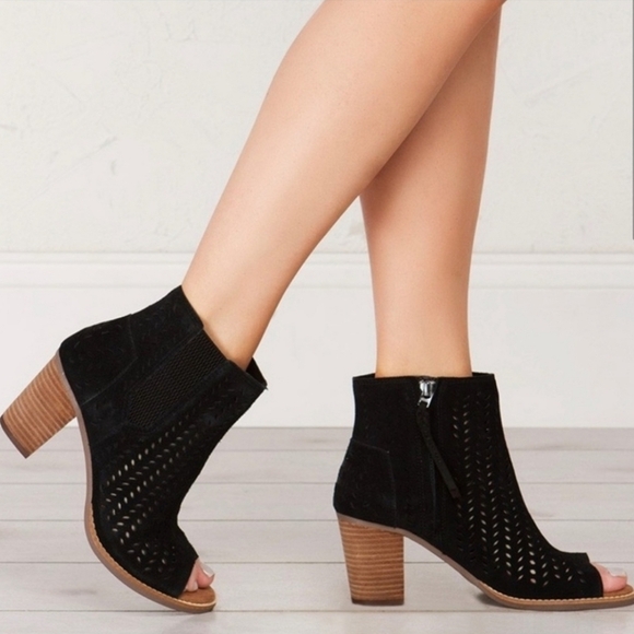 EUC TOMS Majorca Black Suede Cutout Peeptoe Bootie Women 10 - Picture 1 of 12